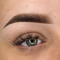  Specialises in creating bespoke eyebrows, especially for those with little or no eyebrow hair. Her techniques involve a combination of hair strokes, powder, or a blend of both to achieve a customised look that complements your face shape and coloring. This approach not only enhances your eyebrows but also provides a youthful lift to the eye area, accentuating your facial features for a polished appearance.